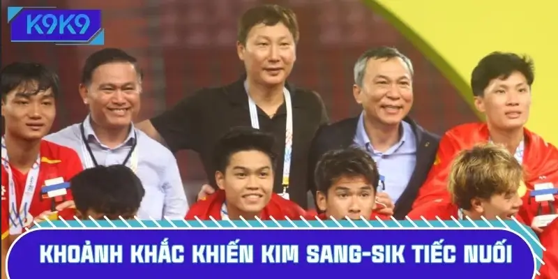 Áp lực và sai lầm khiến HLV Kim Sang-Sik bối rối